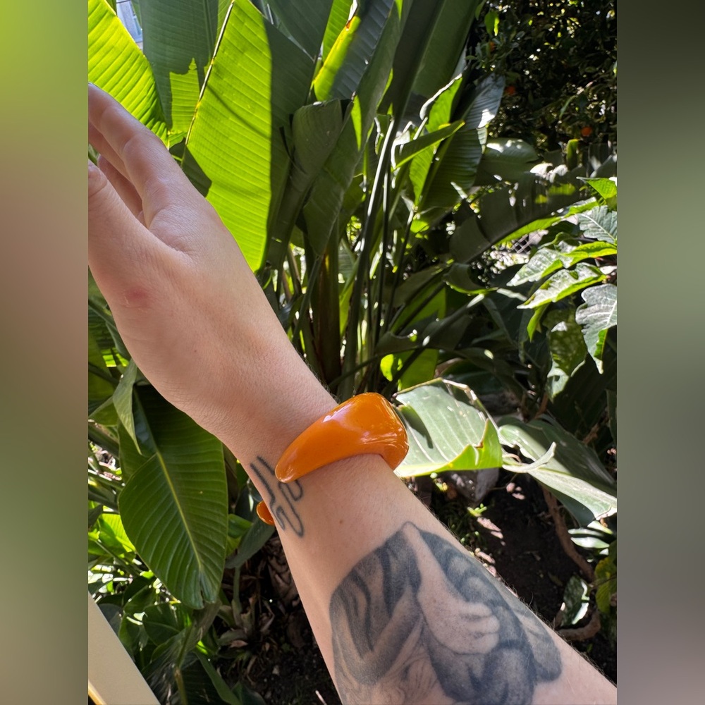 40s Vintage Orange Bakelite Cuff - Picture 7 of 10